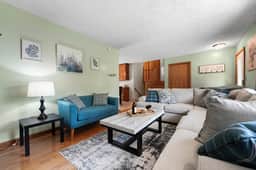 Lakefront Paradise - Image 3