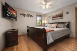 Lakefront Paradise - Image 5