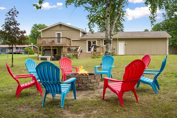 Lakefront Paradise - Image 2