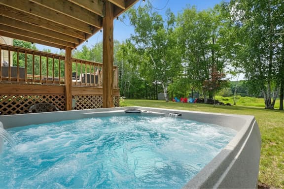 Lakefront Paradise - Image 1